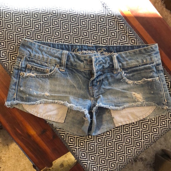 Like new jean shorts - Picture 3 of 4